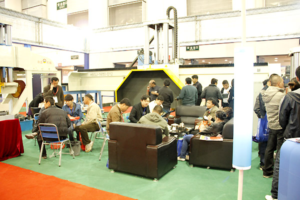 展會圖片之 HSGJ-1600-D12設(shè)備 展示